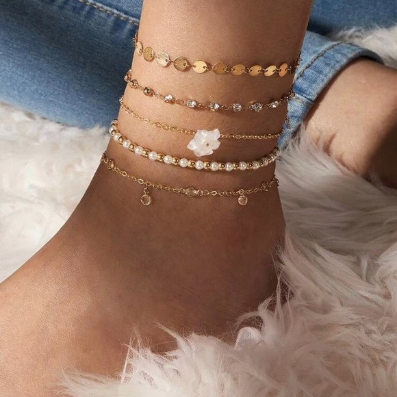 Jewelry - 🌸 SOLD NWT Gorgeous 5 piece flower detail anklets